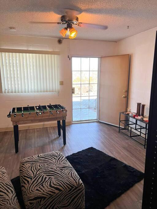 Апартаменты Joshua Tree National Park - Cozy Palms Getaway Туэнтинайн-Палмс Экстерьер фото