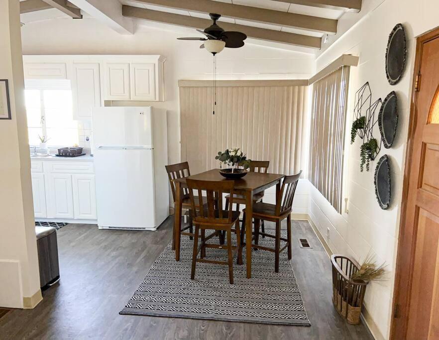 Апартаменты Joshua Tree National Park - Cozy Palms Getaway Туэнтинайн-Палмс Экстерьер фото